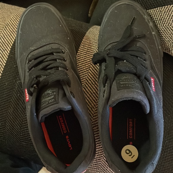 They are black Levi’s size 9 never used them - Picture 2 of 2